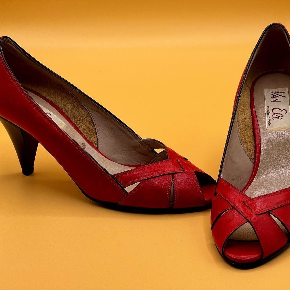 Beautiful Never Worn Vintage Red Van Eli Pumps